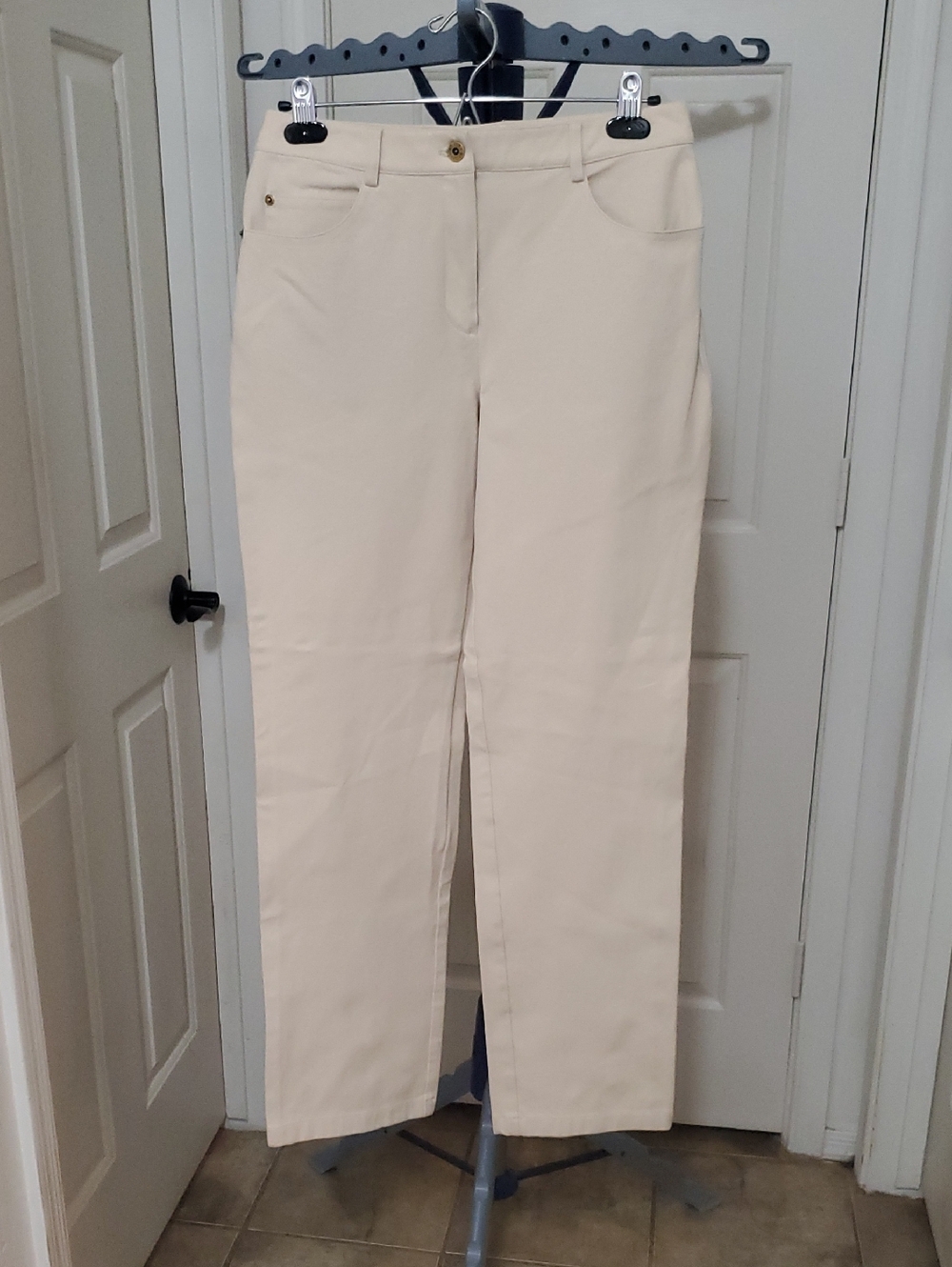 Straight Leg Women's Jeans in Cream